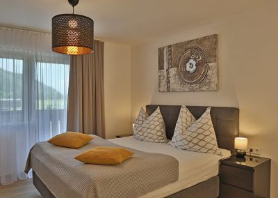 2tes Schlafzimmer mit Doppelbett im Appartement Laubreuter in Kaprun